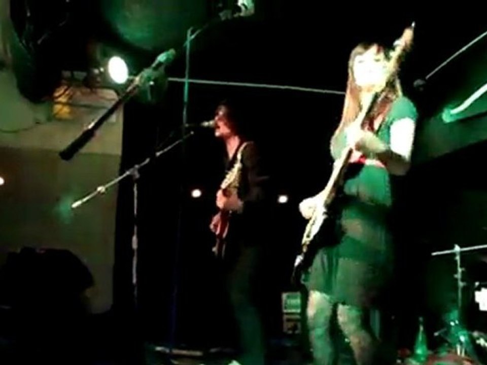 Dancers in red - Nothing but blood (Toulouse, le cri de la mouette 20-11-2010)