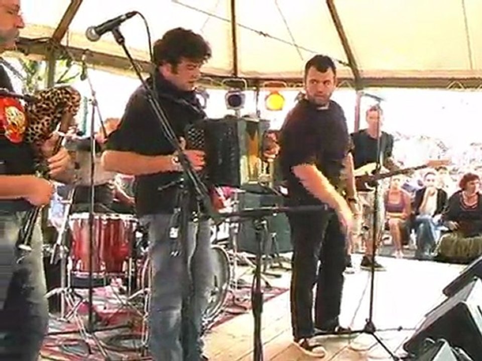 LE GROUPE TRAÎNE-BÛCHES