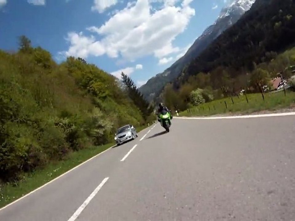 zx-6r vs zx-9r - kawasaki is back