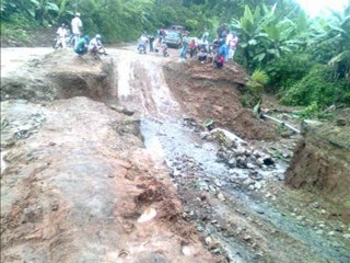 PROTESTAS POR CAIDA DE TROCHA EN MANUARE, ESTADO CARABOBO