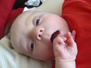 19-05-2011 après la tétée