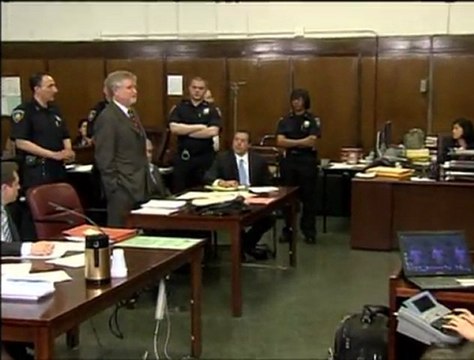 Strauss-Kahn liberado bajo fianza pero inculpado