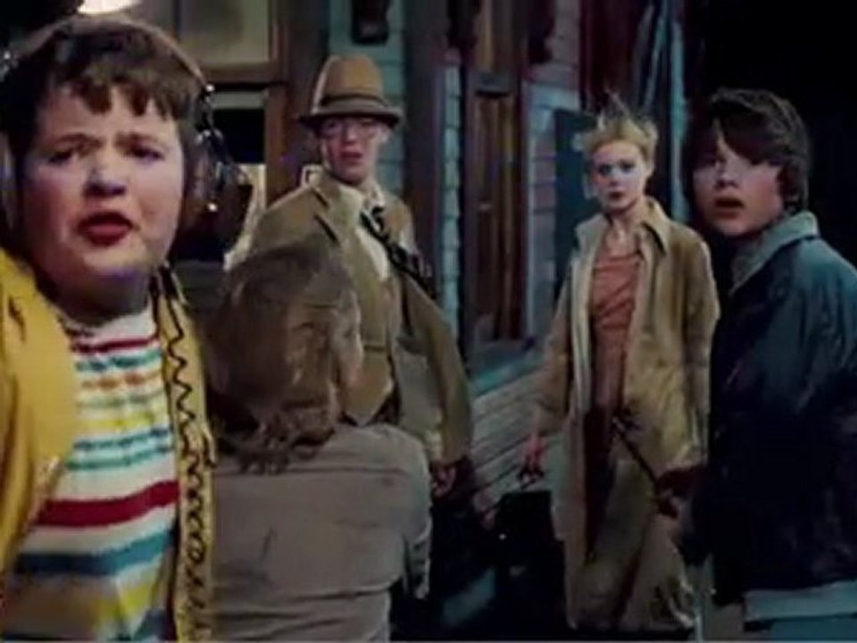 Super 8 - Train Clip (1)