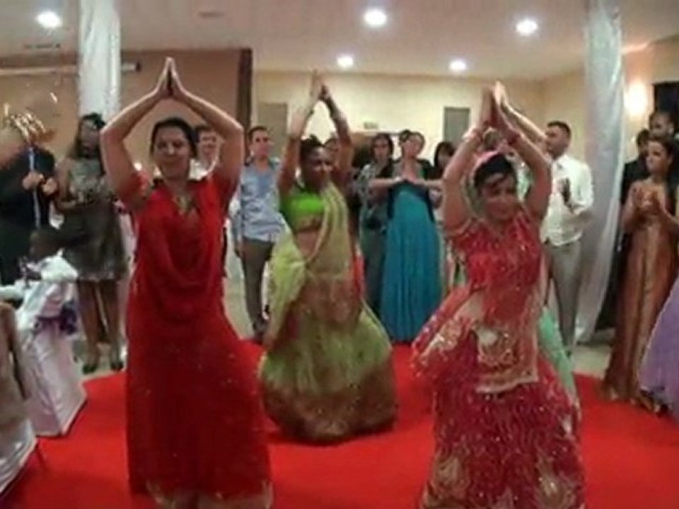 la troupe Sapna Family joue du bollywod (samedi 07 mai 2011)