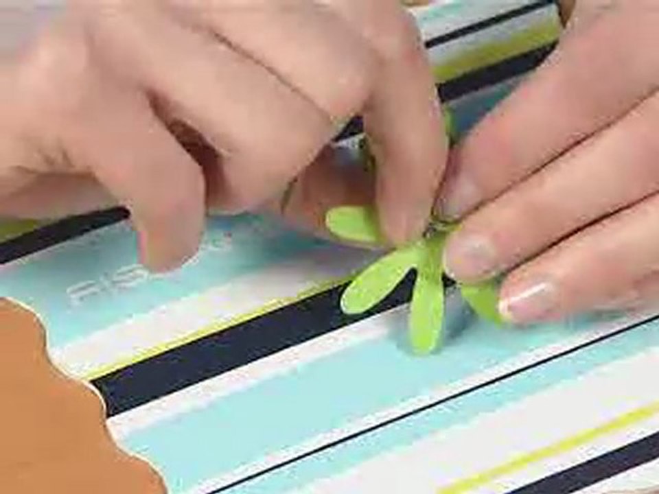 Poser des oeillets pour scrapbooking avec les outils Fiskars - Atelier loisirs créatifs