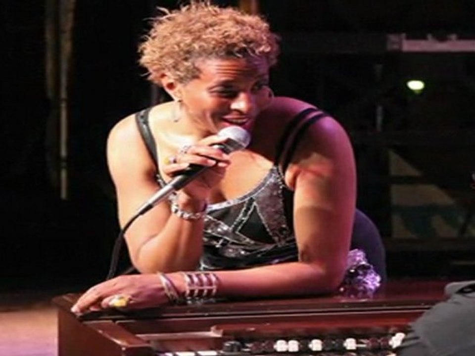 Shakura S'Aida: Swiss-Canadian singer-songwriter