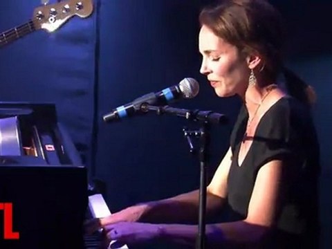 Claire Keim : çà dépend en live dans le Grand Studio RTL présenté par Eric Jean Jean