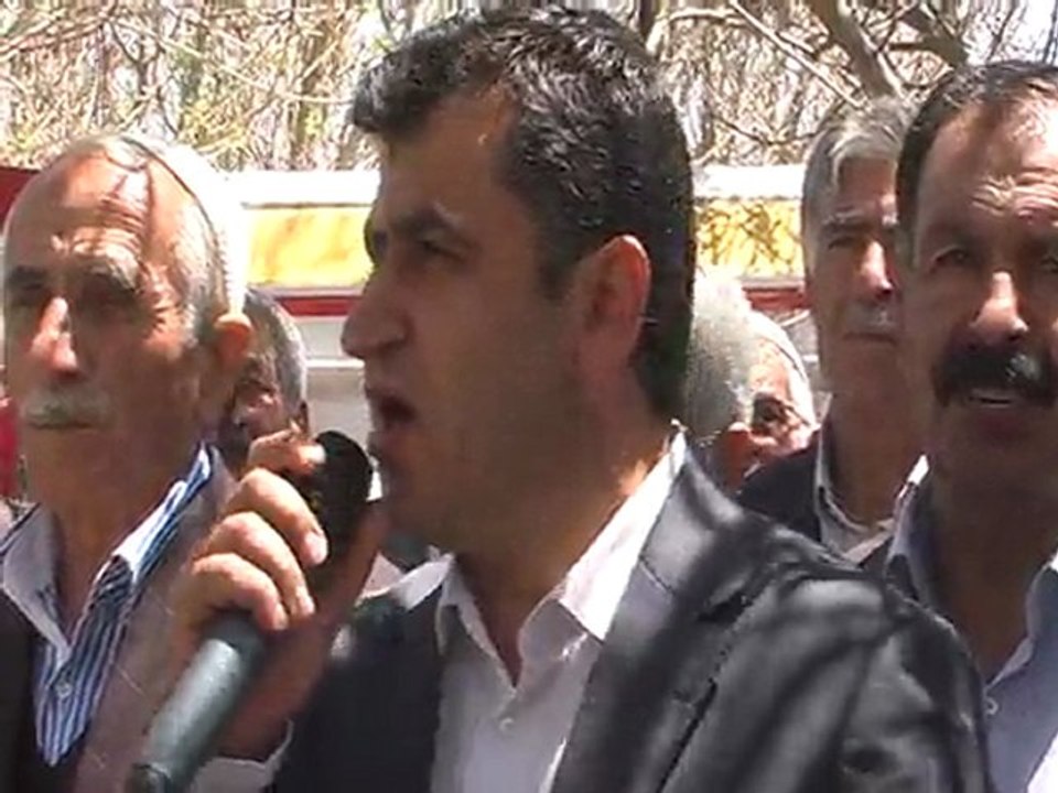 Yüksekova'da sivil cuma namazı
