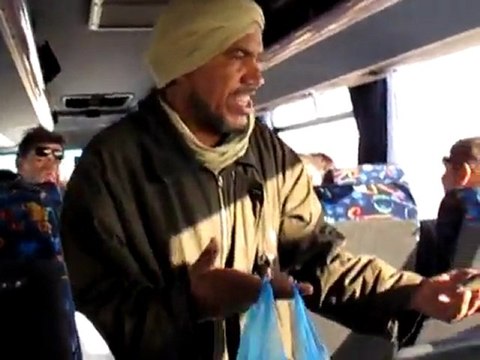 Продавец дерьма в автобусе(strangeworlds.at.ua)