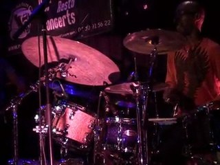 OMAR HAKIM in SOLO & THE TRIO OF OZ