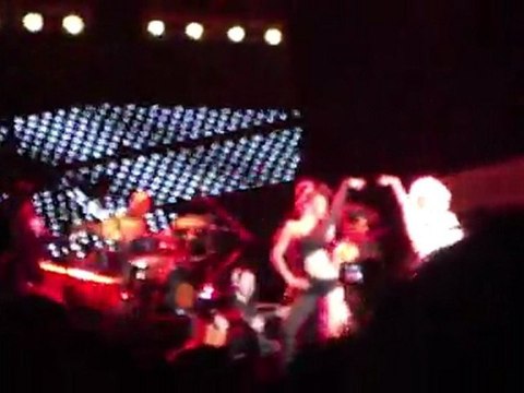 Ajda Pekkan Trabzon KTÜ 2011 Konseri Bu kapıdan ilk giren aşık olacak