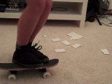 Pop Shuvit - Mini Skateboard (Slow-Motion)