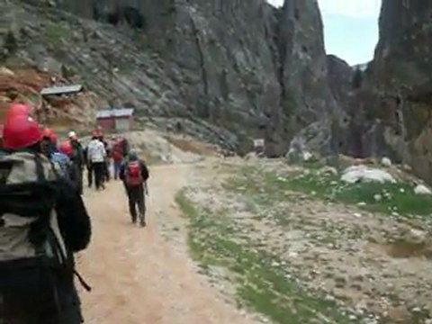 09-15 Nisan 2011 Dağcıların Kahramanmaraş Döngel Mağaralarına Yürüyüşü