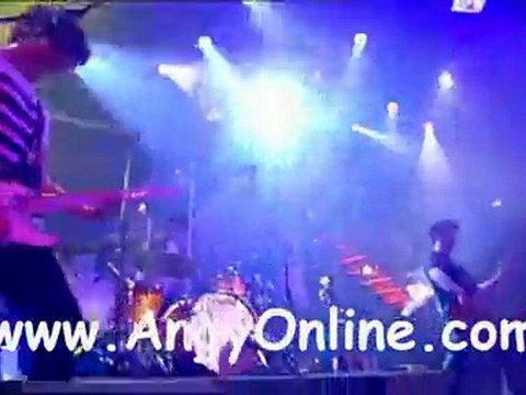 Angy cantando Sola en El Silencio en Estación Neox el pasado (15/05/11)