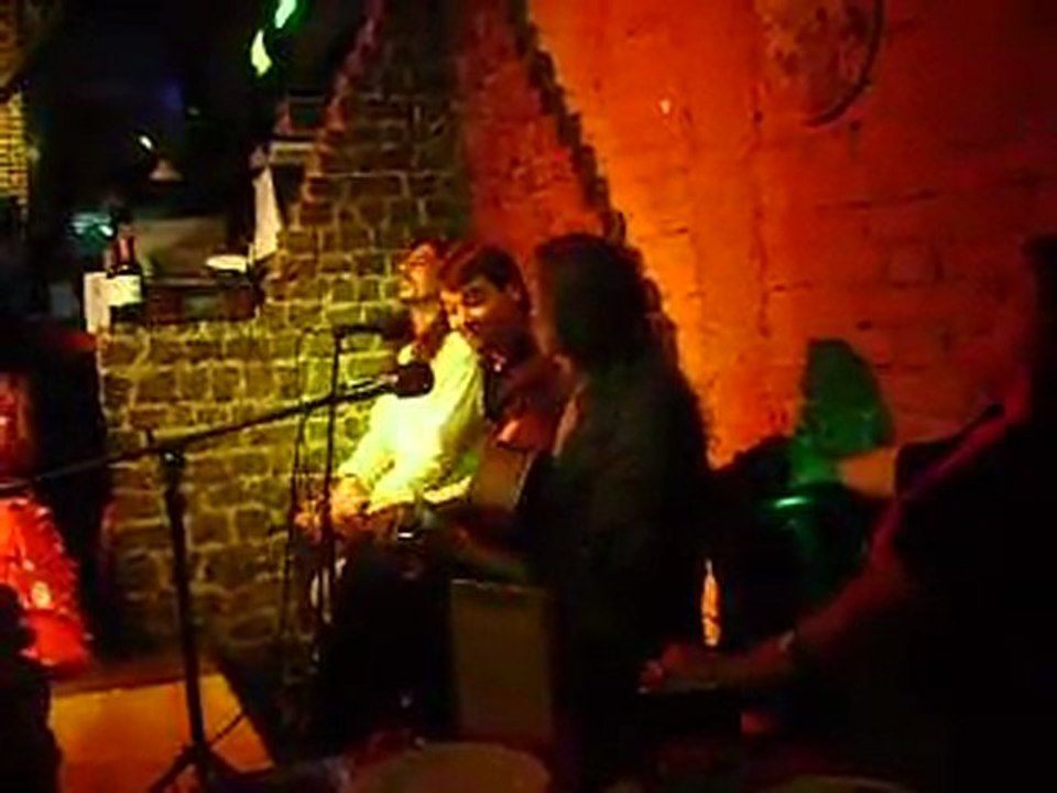 Pedro Cantando en Show Sonia "No me lo Creo" - 20 de Mayo 2011