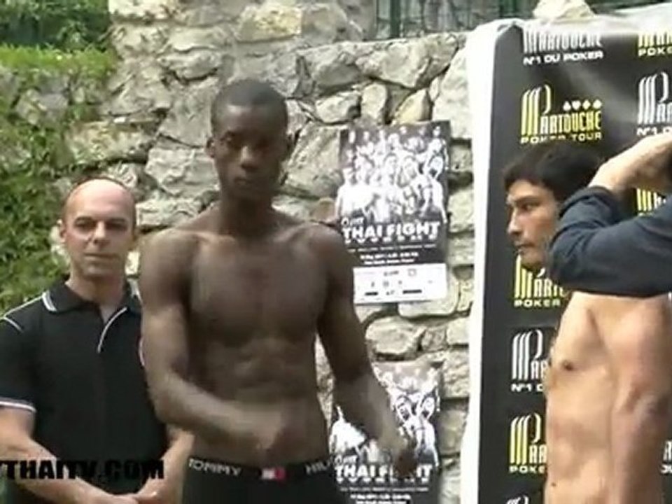 Thai Fight 2011 La pesée