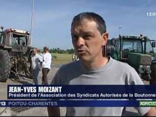 Charente Maritime: les irrigants en rogne contre les restrictions d’arrosage bloquent les routes