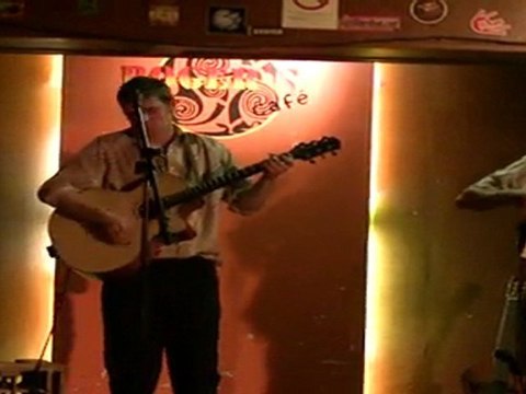 Petit HoMme tête de piaf au Roger's Café Belfort ( 90 )
