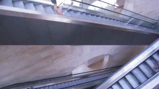 Musée du Louvre :: Escalator 02