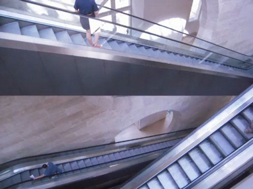 Musée du Louvre :: Escalator 02