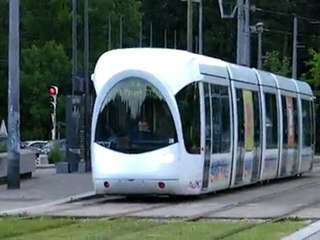 Tramway T2 TCL, à Parilly Université