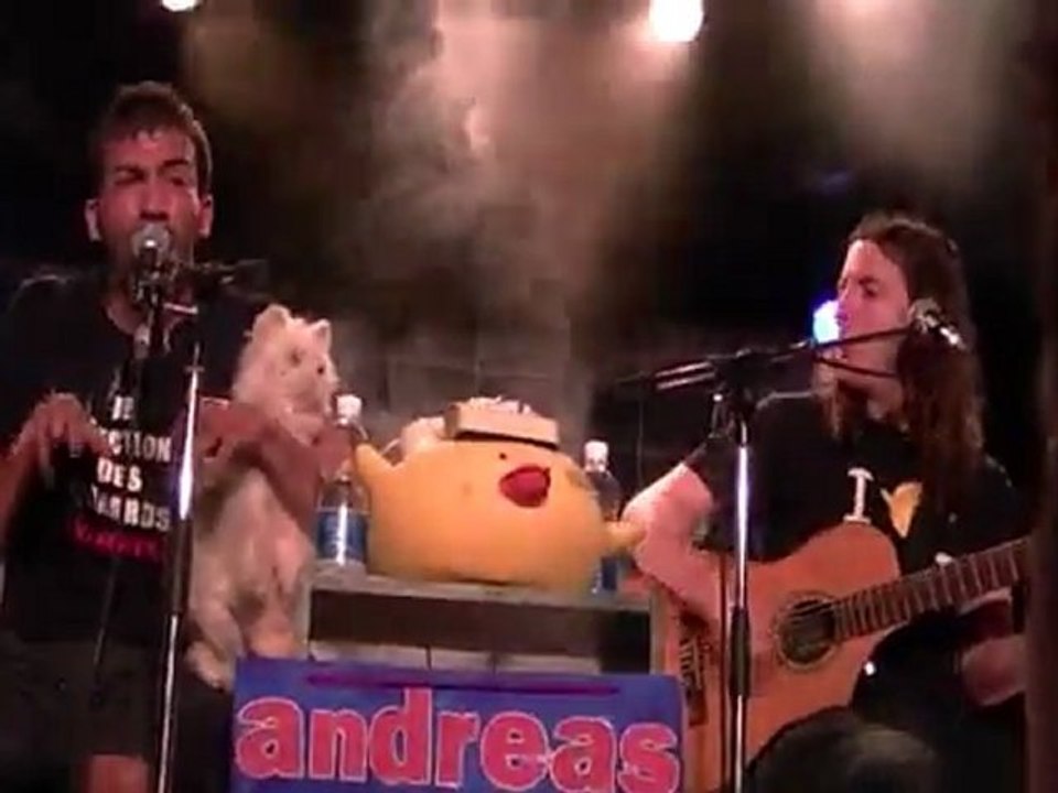 Andreas et Nicolas - Elle Change La K7 Dans La Tête Du Chat