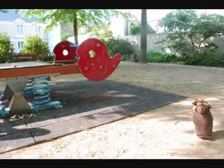 L'écureuil déguisé en gland.