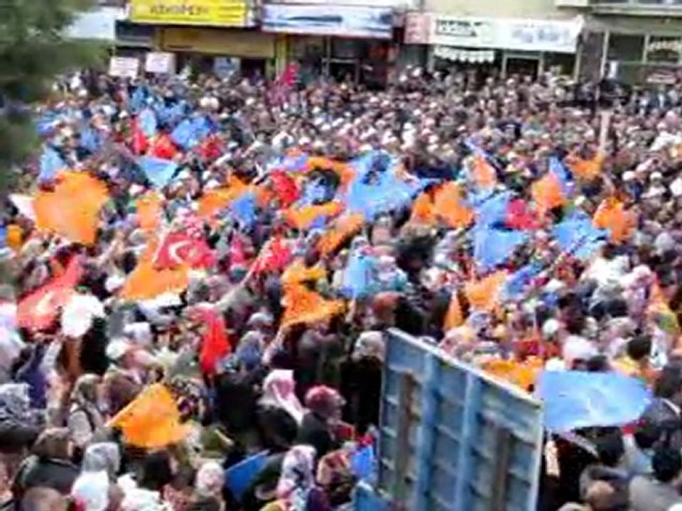 Davutoğlu Seydişehir'de miting yaptı