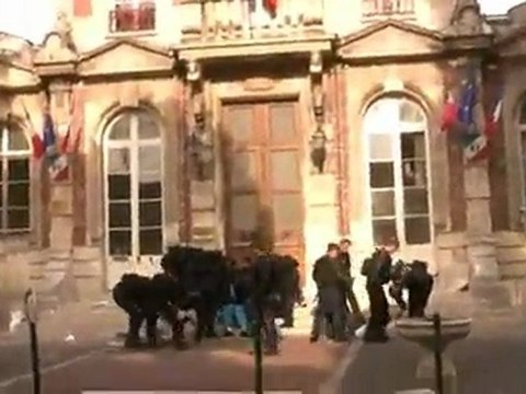 étudiants musulmans face aux CRS