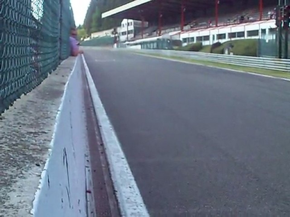 Porsches Days 21V2011 le long de la pit line