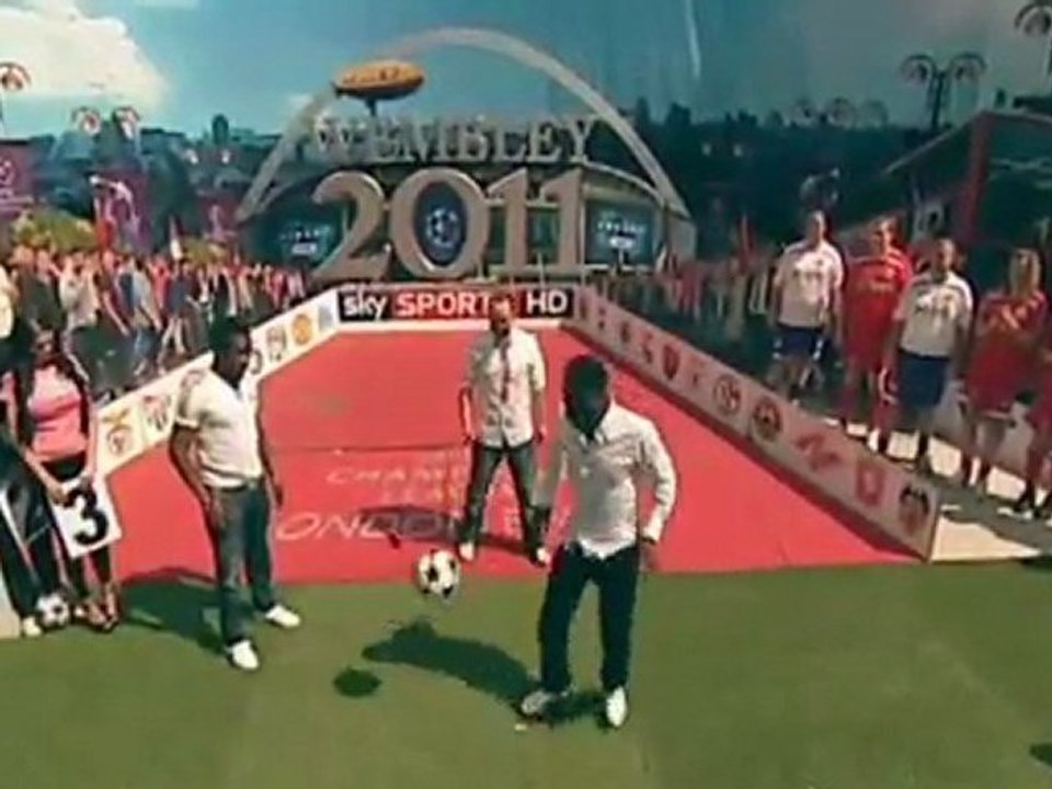 Jay Jay Okocha, incroyables jongles !