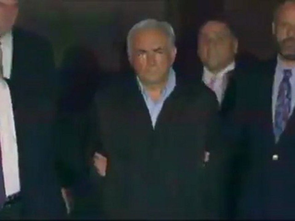 DSK menotté ... en mode festif !