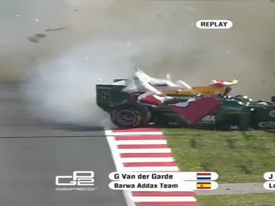 GP2 Espagne 2011 Race 2 Big crash Start