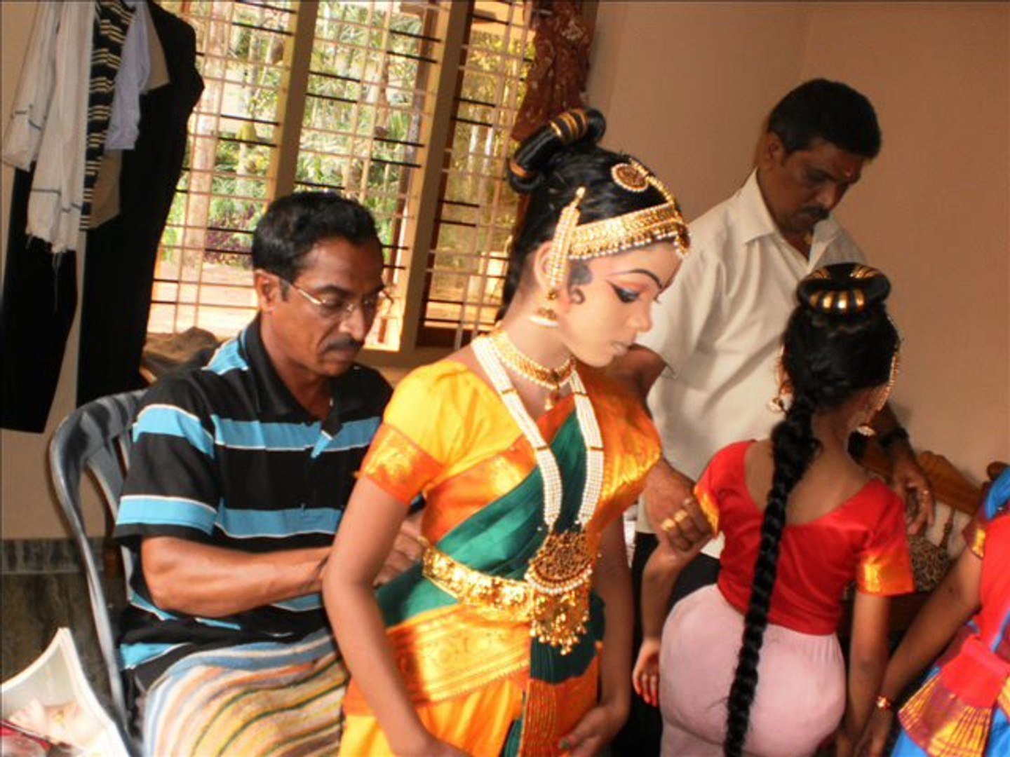 aragettam dance kerala villege children