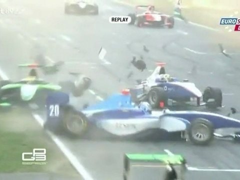 GP3 Espagne 2011 Race 2 Big crash start