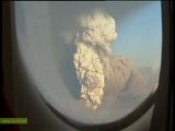 İzlanda'da volkan patladı