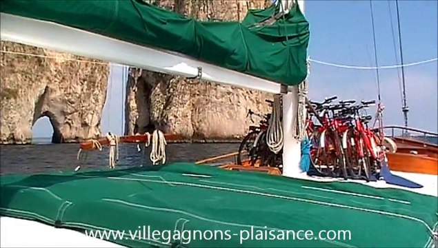 LOCATION GOELETTE ITALIE CROISIERE ILES EOLIENNES EN CAIQUE LUXURY GULET CHARTER SICILY ITALY