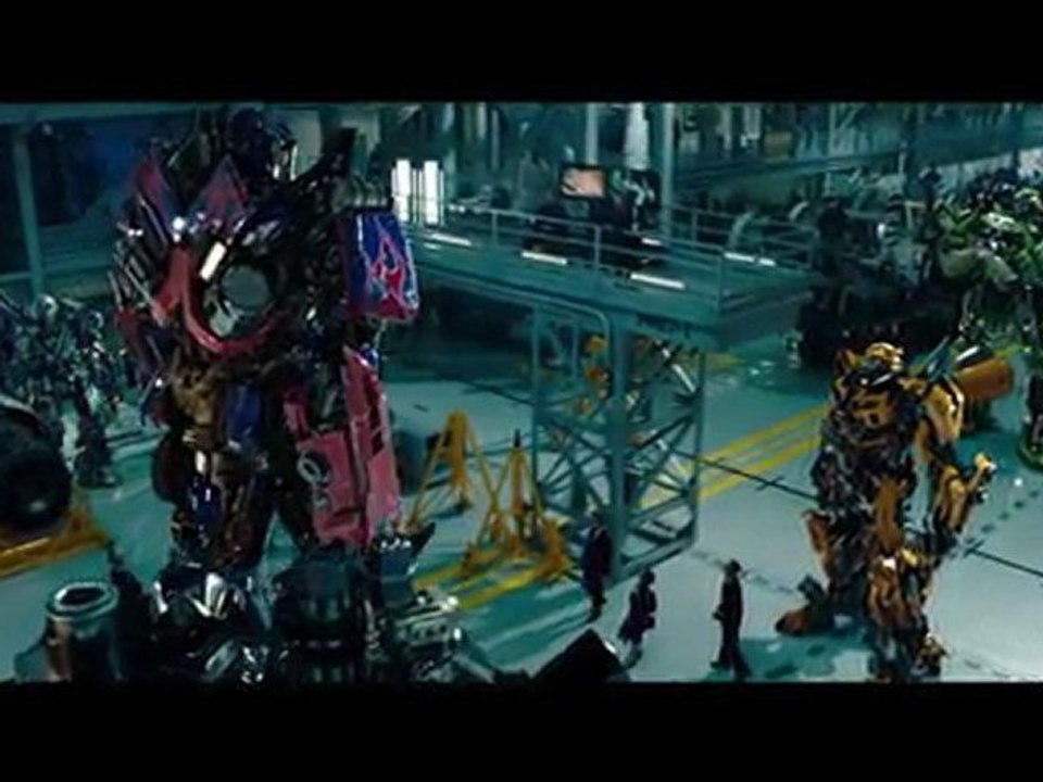 Transformers : Dark of the Moon - Featurette With Michael Bay and James Cameron [HD]