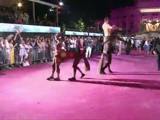 Armée d'anges et drôles d'oiseaux au Life Ball contre le sida