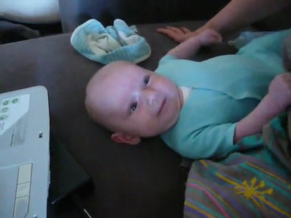 Premiers éclats de rire