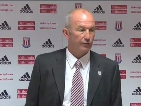 Stoke, Pulis se la prende con i suoi