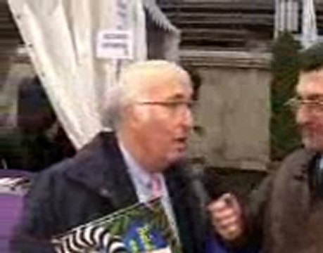 Daniel Jean VALADE , interviewé par Erick Gambrelle de Nimes Actu , au Salon de la Biographie Nîmes 2005