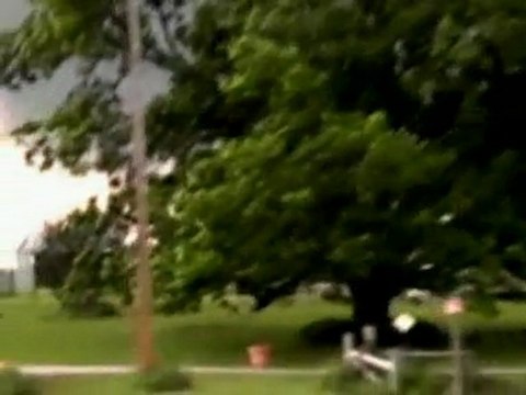 Deadly tornadoes rip through US