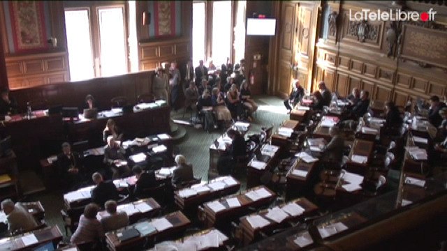 LES MIGRANTS TUNISIENS DIVISENT LES CONSEIL DE PARIS