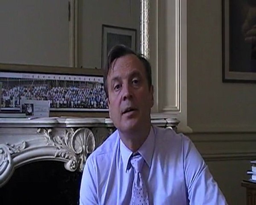 Jean-Loup Durousset commente la visite de Nicolas Sarkozy dans une clinique