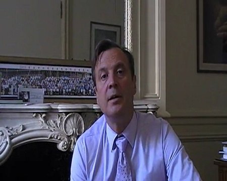 Jean-Loup Durousset commente la visite de Nicolas Sarkozy dans une clinique