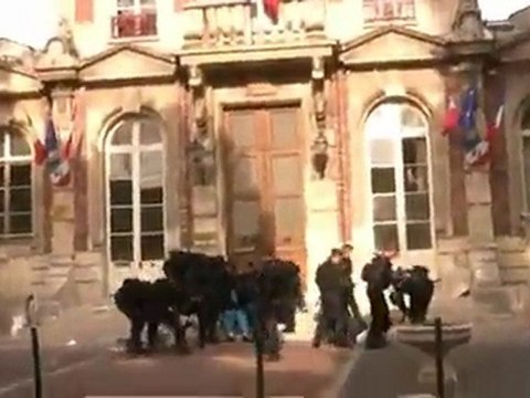 Etudiants musulmans face aux CRS