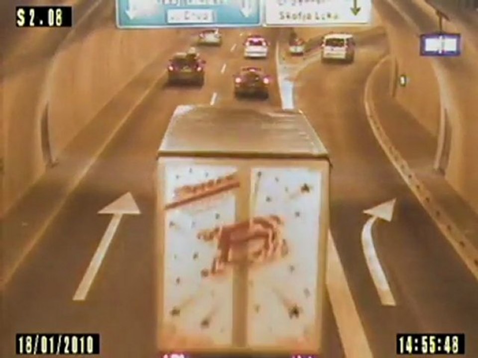 papy-slovenie-tunnel-contre-sens