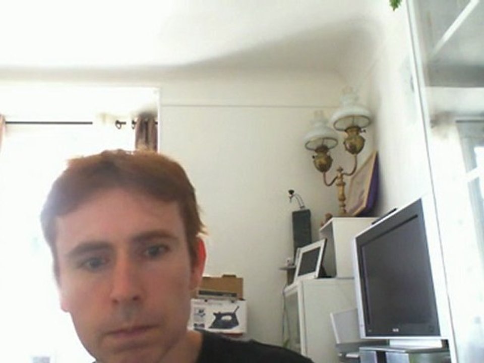 Wiwi égratigne "les enchaînés"