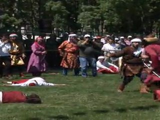 Tirendâz Okçuları-Sâdâbad Okçuluk Gösterileri 2011- Kılıç Dövüşü Sahnesi